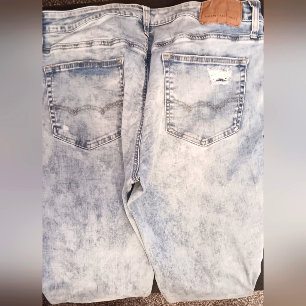 American Eagle Outfitters Men's Faded Blue Relaxed Jeans